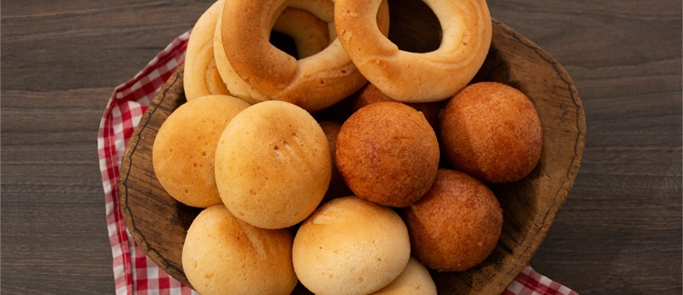 Traditional Colombian almojábanas and pandebono