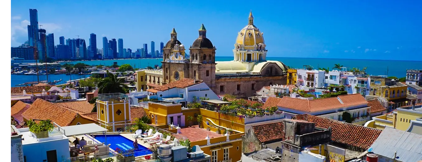 Vista aérea del centro histórico de Cartagena — tours privados y viajes a medida por Green Trails